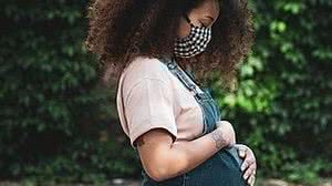 Imagem Bebê cuja mãe foi vacinada contra novo coronavírus apresenta anticorpos