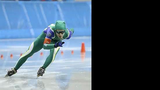 Gabriel Ohnmatch representando o Brasli na patinação no gelo | Divulgação/CBDG