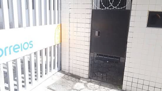 Portão foi forçado e utilizado para acessar o interior do estacionamento | Cortesia ao TNH1