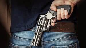 Imagem Para especialistas, ampliação do porte de armas de fogo pode aumentar riscos para mulheres