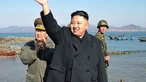 O líder norte-coreano Kim Jong-un durante visita as tropas de fronteira ocidental da Coreia no Norte, com a vizinha Coreia do Sul em 2013 | Honopix/Folhapress