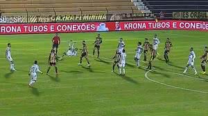 Imagem Brasileiro vence Prêmio Puskás com golaço de bicicleta; veja