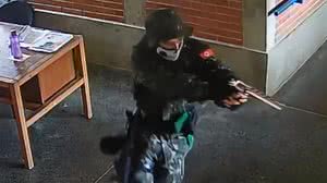 Adolescente voltou para casa, guardou as armas do crime e seguiu rotina normal | Foto: Reprodução