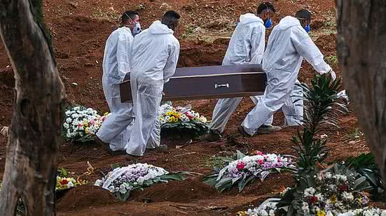 Nas últimas 24 horas foram registrados oficialmente 10,4 mil mortes no mundo | Foto: Agif/Folhapress