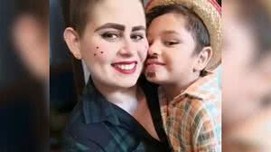 Imagem Mãe de menino assassinado em ataque a creche morre 8 meses após crime em SC