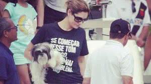 Michelle Bolsonaro usa camiseta com frase de juíza Gabriela Hardt. | Reprodução