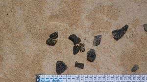 Fragmentos do óleo que chegaram à praia de Guriri, no Norte do Espírito Santo | Divulgação/Marinha