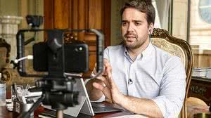 Imagem Eduardo Leite: saiba quem é o namorado do governador do RS