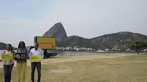 A mãe de Marielle, Marinete Silva (E), o pai, Antônio Silva, e a diretora executiva da Anistia Internacional Brasil, Jurema Werneck | Tomaz Silva/Agência Brasil