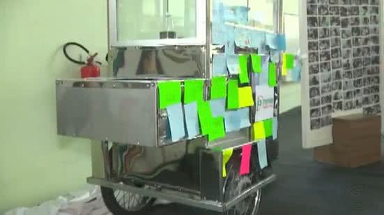 Imagem Estudantes se unem e presenteiam pipoqueiro com novo carrinho na PB