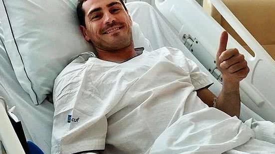 O goleiro Iker Casillas posta foto em redes sociais durante recuperação após sofrer infarto | Twitter/Reprodução