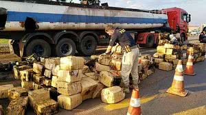 Os fardos de maconha estavam escondidos no tanque | Divulgação PRF