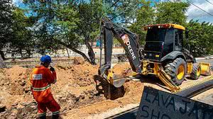 Prefeitura inicia implantação da rede de esgotamento sanitário na Avenida Deputado Humberto Mendes | Célio Júnior/Secom Maceió