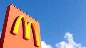 Uma pessoa morreu e dezenas ficaram doentes devido a infecções por E. coli ligadas ao hambúrguer Quarterão | Reprodução