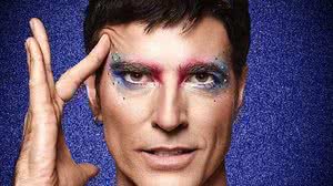 O ator faz uma drag queen no musical 'Priscilla: a Rainha do Deserto'. | Divulgação