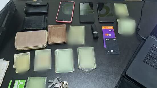 Imagem Celulares, documentos e cartões são recuperados por organização de show ocorrido no último sábado