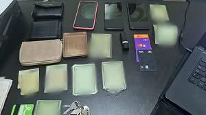 Imagem Celulares, documentos e cartões são recuperados por organização de show ocorrido no último sábado