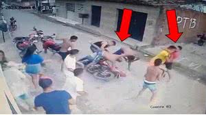 Agressões foram registradas por câmera de segurança | Foto: Reprodução