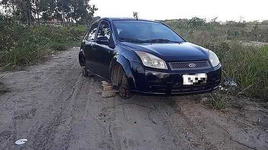 Veículo estava sem as rodas. | Cortesia ao TNH1