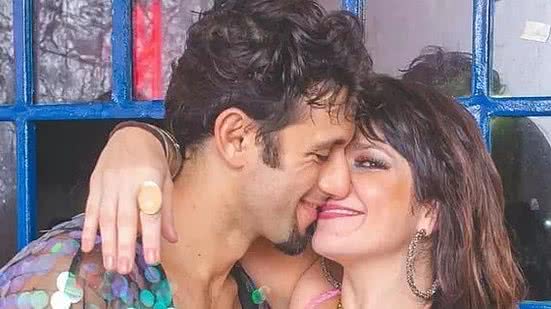 Samara Felippo, 46, falou abertamente sobre a relação não-monogâmica que vive com Elídio Sanna, 39 | Reprodução / Instagram