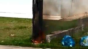 Imagem Vídeo mostra poste pegando fogo e curto-circuitos na rede elétrica em Satuba