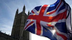 Imagem Bolsas europeias fecham em baixa em meio a crise sobre Brexit