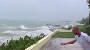 Imagem Furacão Dorian: EUA ordenam que 1 milhão de pessoas deixem suas casas