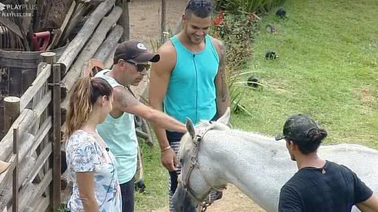 Imagem Caíque, João e Rafael se despendem dos animais em 'A Fazenda'