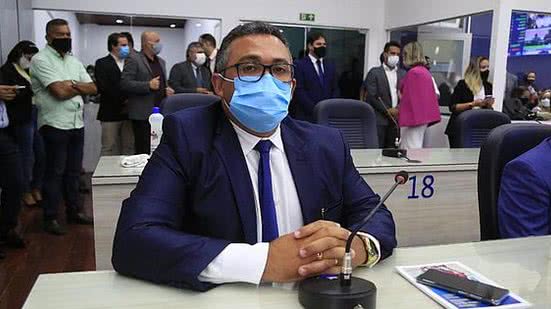 Imagem Vereador pede informações de contratos e redução de salários na Câmara de Maceió