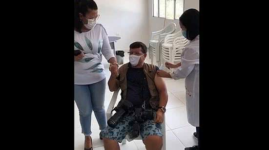 Fotógrafo furou fila da vacina contra a Covid-19 | Foto: Reprodução