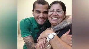 Daniel Alvies e a mãe, Lúcia Alves, em foto de arquivo nas redes sociais | Reprodução / Instagram