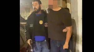 Engenheiro deixa cativeiro escoltado por policial civil | Reprodução/Polícia Civil