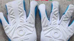 O goleiro titular da seleção do México, Julio Gonzalez, intrigou o público ao usar uma luva de quatro dedos na mão esquerda durante as partidas da Copa América, disputada nos Estados Unidos | Reprodução/Youtube/ESPN Argentina