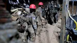 Resgate a vítimas | Alexandre Aroeira/ Folha de Pernambuco