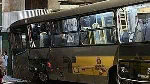 O ônibus colidiu após o homicídio | Reprodução/Diário dos Transportes