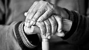 Uma das versões debatidas prevê um benefício de R$ 600 por mês invés de 400 R$ na proposta inicial | Internet