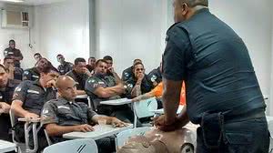Policiais participam de treinamento em UPP no Rio de Janeiro. Pelo projeto, as aulas passariam a ser obrigatórias para os policiais militares | Reprodução/PMERJ