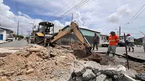 Seminfra realiza trabalho de reconstrução de poço de visita no Pinheiro | Foto: Pâmela Oliveira / Ascom Seminfra
