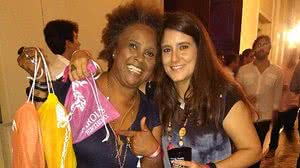 Sandra de Sá com a mulher, a compositora Simone Floresta | UOL