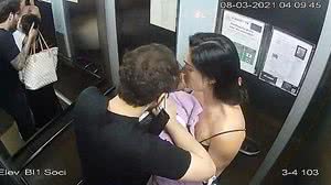 Vídeo mostra Jairinho e Monique descendo de elevador, a caminho do hospital | Reprodução