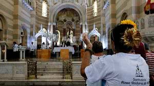 Imagem Igrejas recomendam evitar contato em missas para prevenir coronavírus