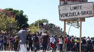 Imagem Manifestantes e militares venezuelanos entram em confronto na fronteira com o Brasil