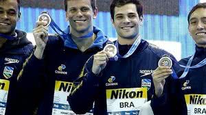 Da esquerda para a direita na foto: Matheus Santana, Cesar Cielo, Marcelo Chierighini, Matheus Santana e Breno Correia | Divulgação/CBDA