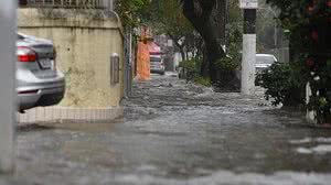 No primeiro dia de primavera, a chuva veio forma intensa, com alagamentos e quedas de árvores no Rio de Janeiro | Futura Press/Folhapress
