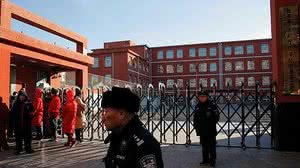 Imagem Homem ataca com martelo 20 crianças em escola na China