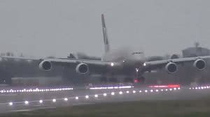Imagem 'Pouso-caranguejo': entenda a manobra que permitiu pouso de aviões durante tempestade em Londres