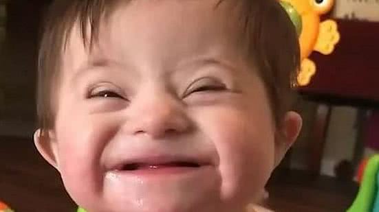 Reação de bebê é a mais fofa | Reprodução