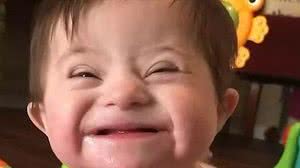 Reação de bebê é a mais fofa | Reprodução