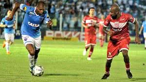 Roberto Fernandes deve fazer troca simples na lateral do CRB, colocando Rafael Carioca no lugar do suspenso Paulinho | Fernando Torres / Paysandu