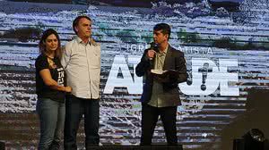 A futuro primeira-dama Michelle Bolsonaro ao lado do marido Jair Bolsonaro, durante culto na Igreja Batista Atitude, no Rio de Janeiro | Fernando Frazão/Agência Brasil
